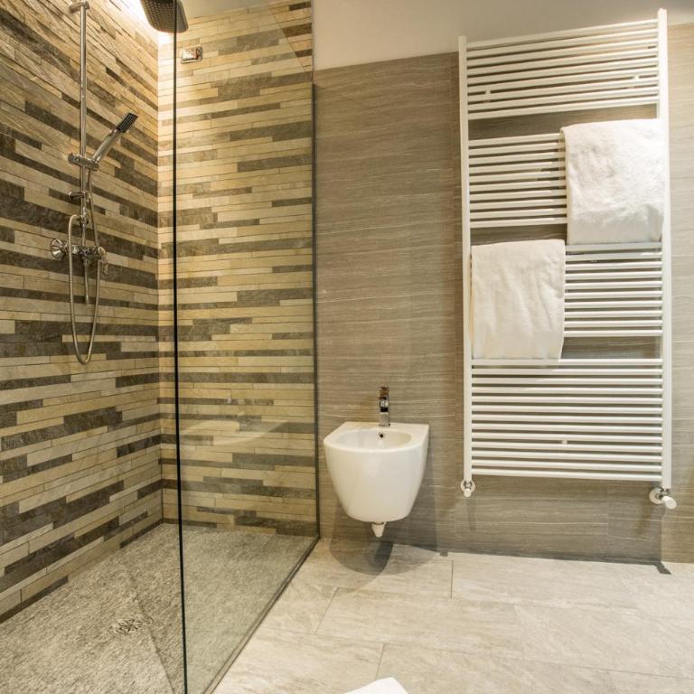 Alpine Rooms Guesthouse - Camera Matrimoniale con Bagno Privato - 10