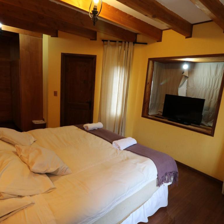 Hostal Santa Maria Huife - Deluxe King Suite - 2