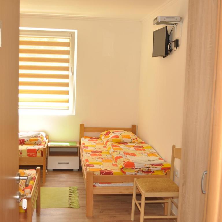 Apartments & Rooms Bojic - Trokrevetna Soba s Pogledom na Planine - 8