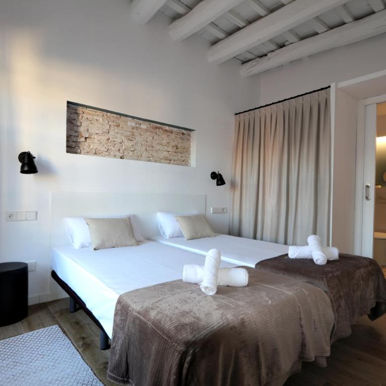 ClassBedroom Port Ramblas - Three-Bedroom Apartment - 10