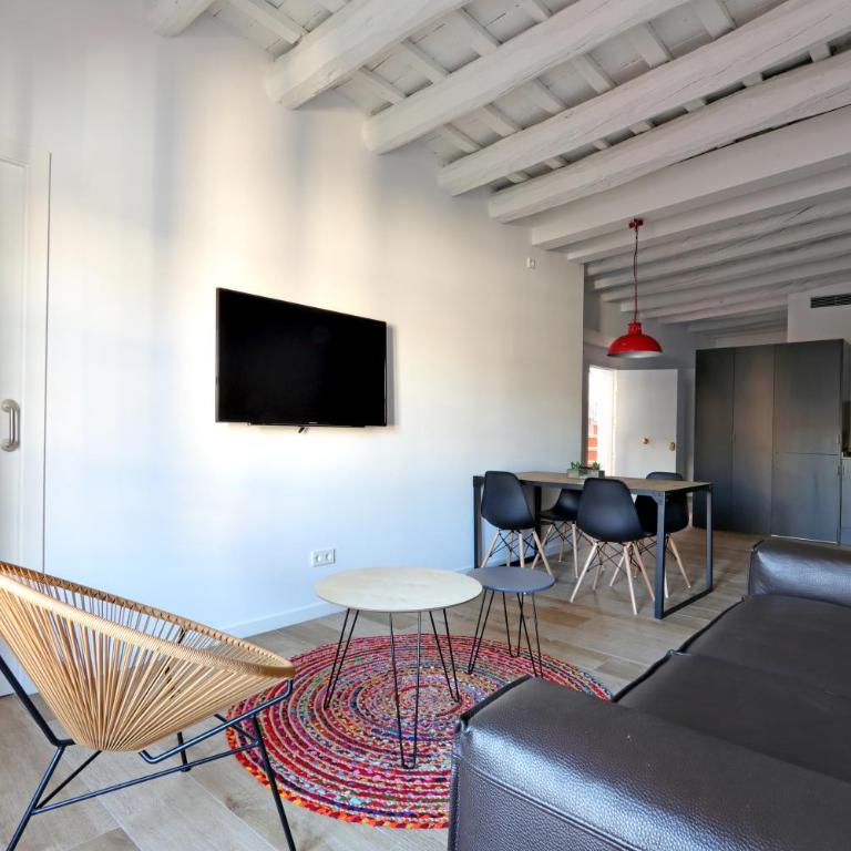 ClassBedroom Port Ramblas - Three-Bedroom Apartment - 7