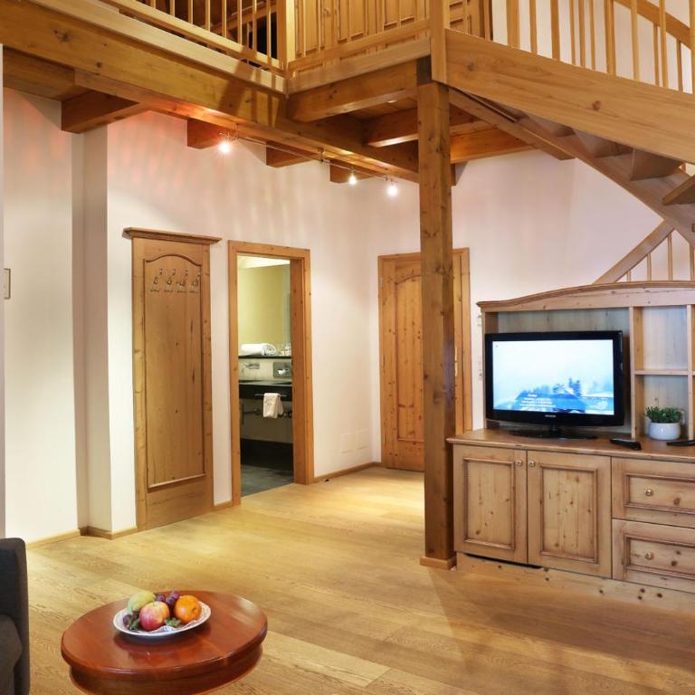 JUFA Alpenhotel Saalbach - Suite mit 2 Schlafzimmern - 1