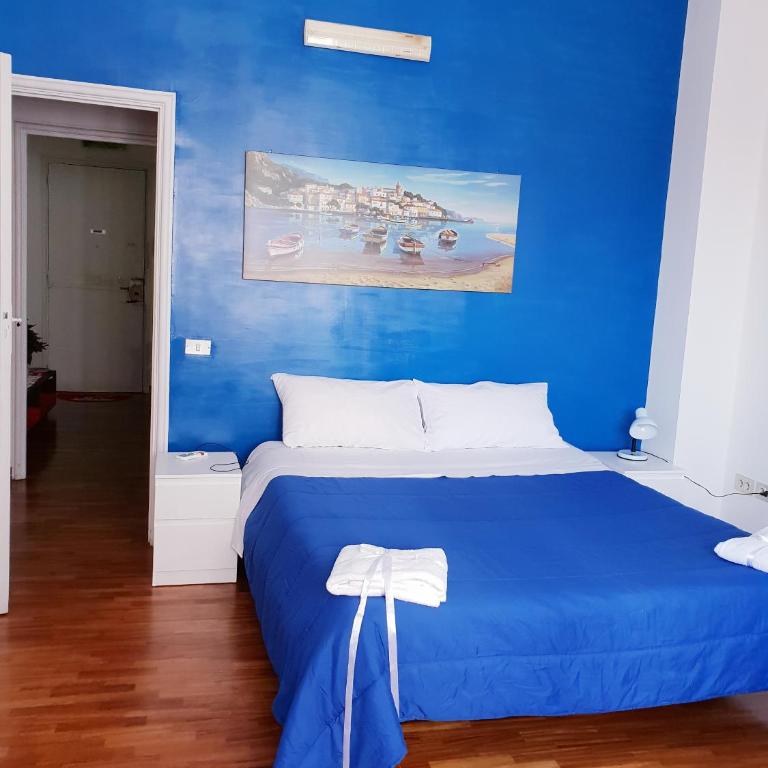 Blue Crystal NAPOLI ROOMS - Camera Tripla con Balcone e Bagno in Comune - 51