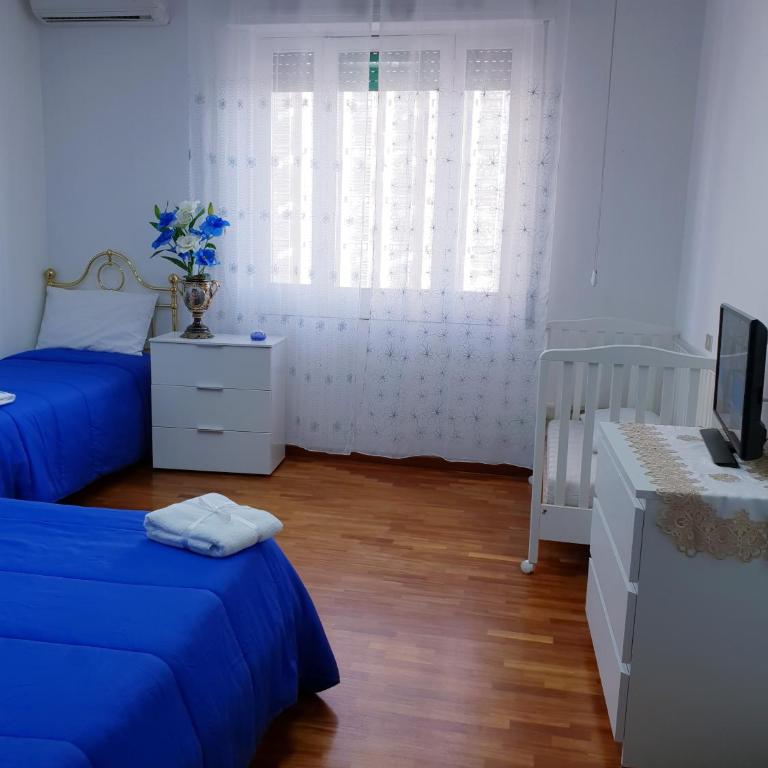 Blue Crystal NAPOLI ROOMS - Camera Tripla con Balcone e Bagno in Comune - 18