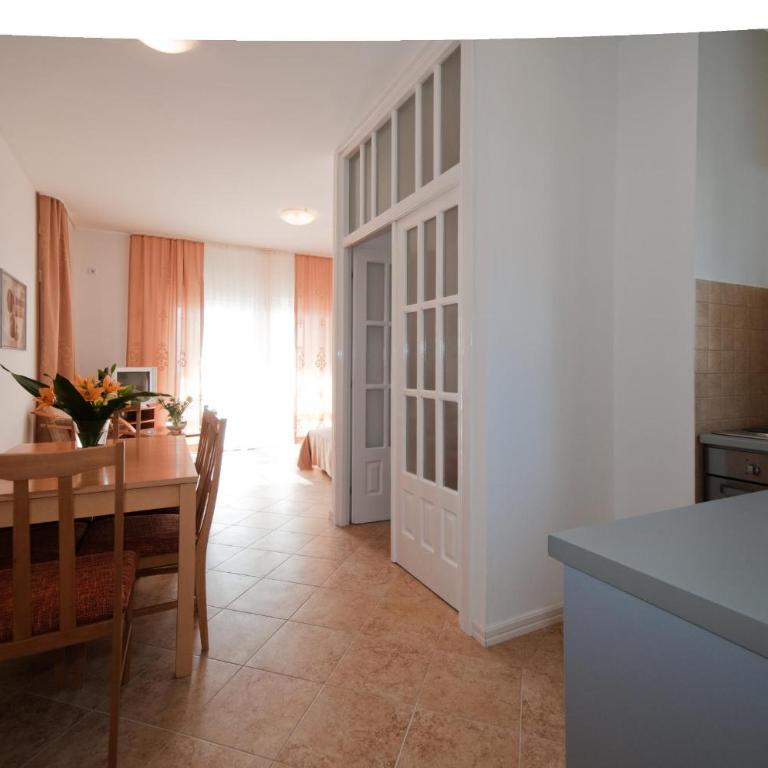 Villa Tenžera - Two-Bedroom Apartment with Balcony - 10