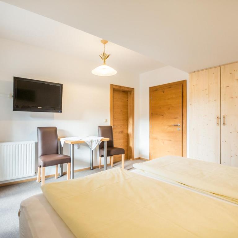 Haus Alpenland - Doppelzimmer mit Balkon - 9