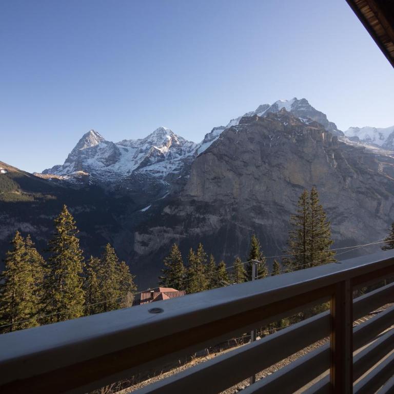Hotel Alpenblick Mürren - Deluxe Doppelzimmer mit Balkon und Bergblick - 3