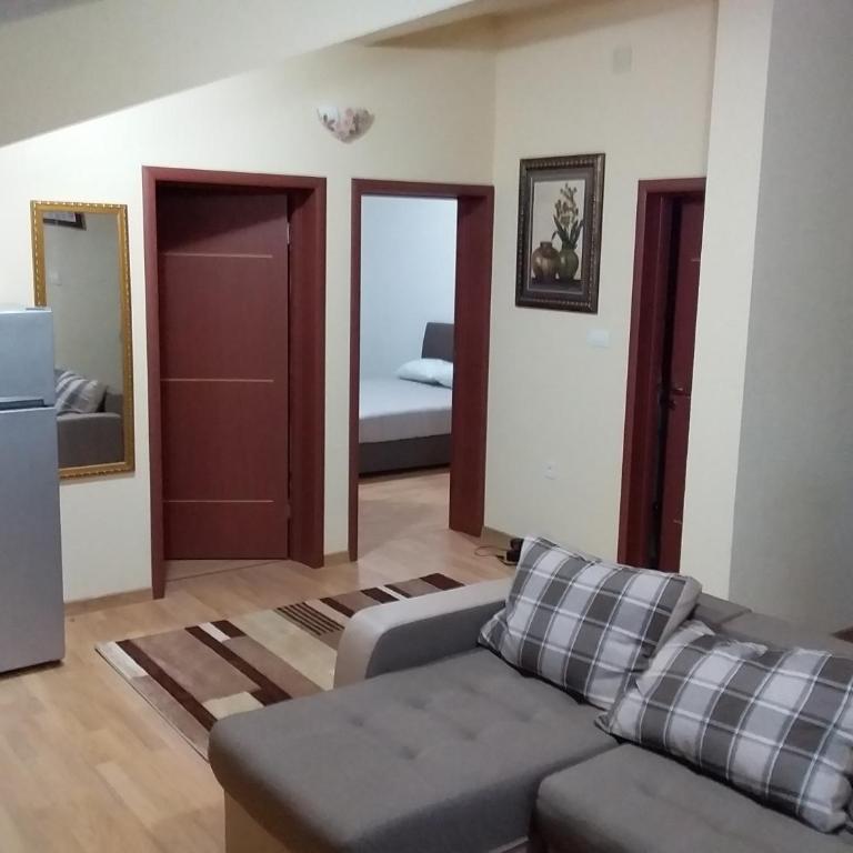 Jovana -- porodicni apartmani Igalo - Two-Bedroom Apartment - 7
