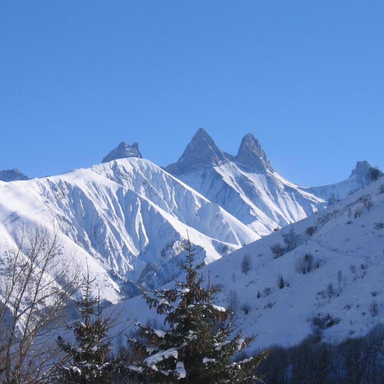 appartement gentiane 4personnes dans gite "la maison d'augustin" classé 3 étoiles,la tour,73530 st jean d'arves - Appartement avec Vue sur la Montagne - 26