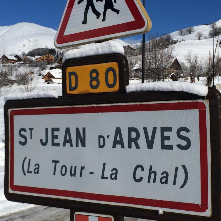 appartement gentiane 4personnes dans gite "la maison d'augustin" classé 3 étoiles,la tour,73530 st jean d'arves - Appartement avec Vue sur la Montagne - 28