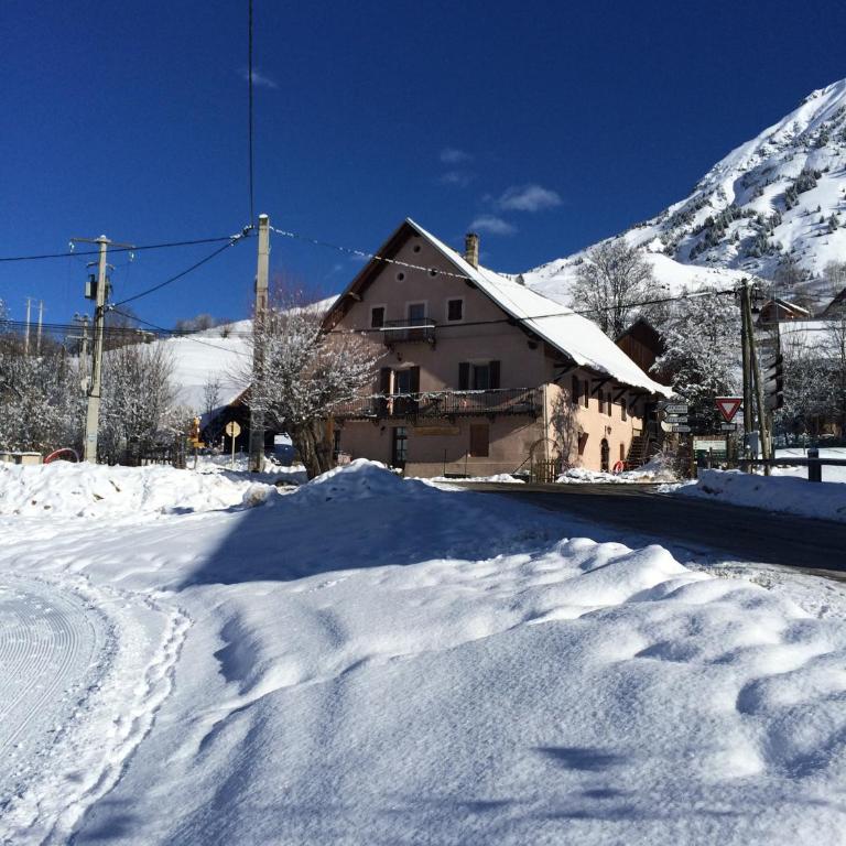 appartement gentiane 4personnes dans gite "la maison d'augustin" classé 3 étoiles,la tour,73530 st jean d'arves - Appartement avec Vue sur la Montagne - 25