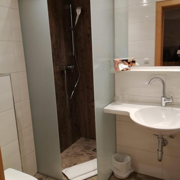 Alpenpension Maderer - Doppelzimmer mit Balkon - 14