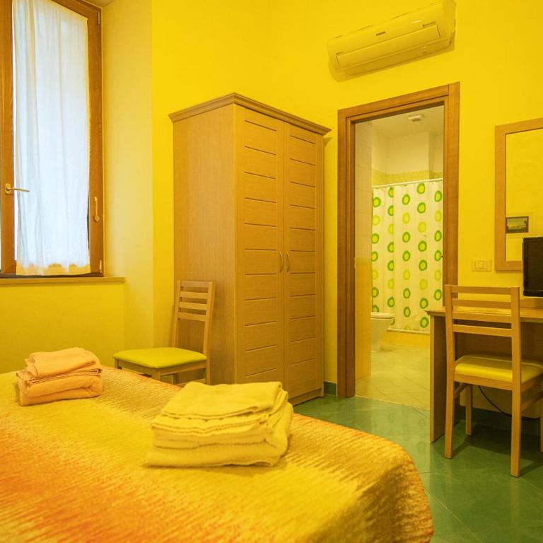 B&B al Centro Storico - Camera Tripla con Bagno Privato - 3