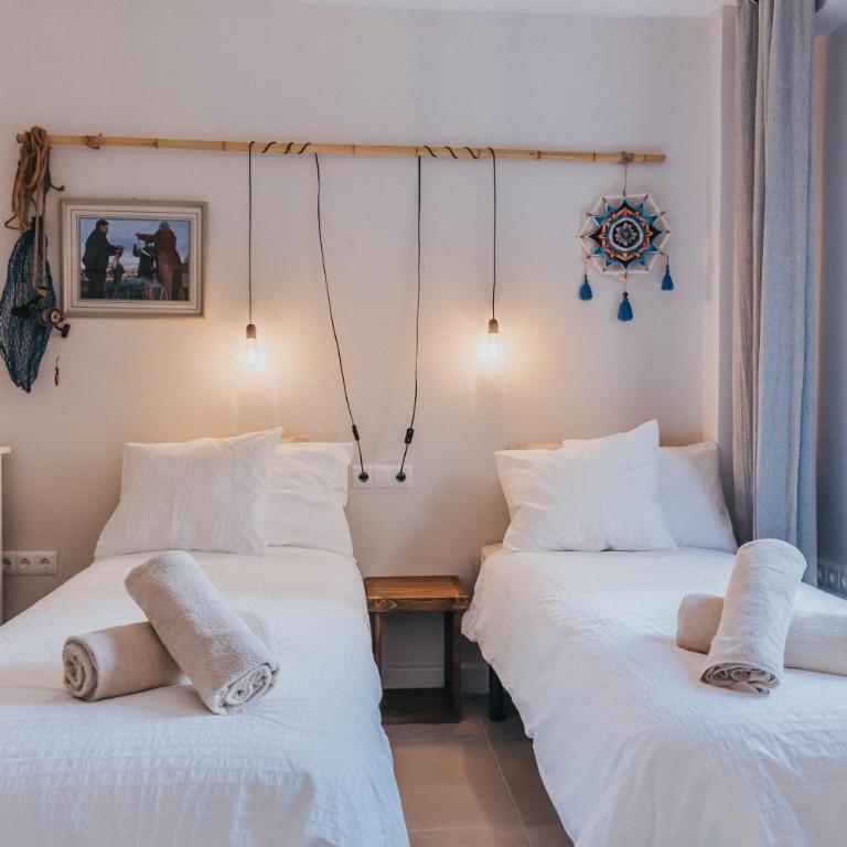 Malaga Beach House, 2 city bikes, 2 children's bikes, WiFi, BIG terrace, BBQ, Family, Childfriendly - Two-Bedroom House - 12
