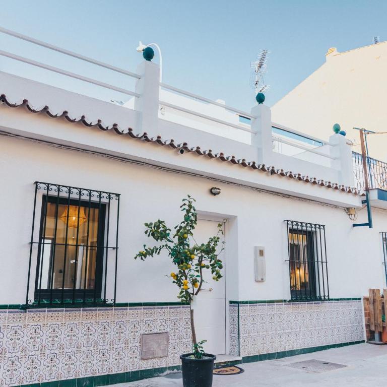 Malaga Beach House, 2 city bikes, 2 children's bikes, WiFi, BIG terrace, BBQ, Family, Childfriendly - Two-Bedroom House - 8