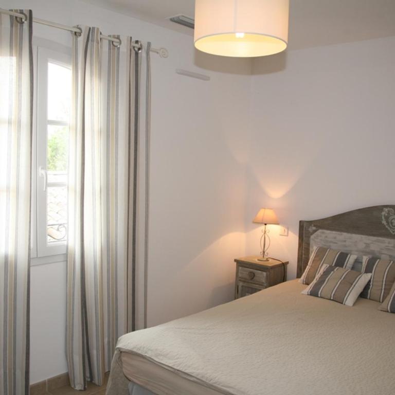 Golf de Pont Royal Villa les Micocouliers climatisée 4 chambres Piscine chauffée Parking - Villa avec Piscine Privée - 10