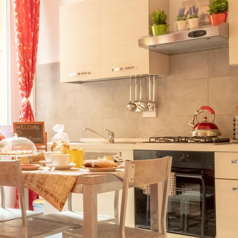 Arpa Apartments Bologna Center - Family Studio with Private Bathroom - 11