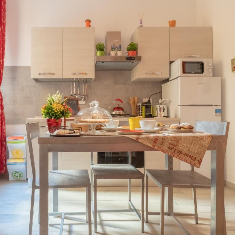Arpa Apartments Bologna Center - Family Studio with Private Bathroom - 10