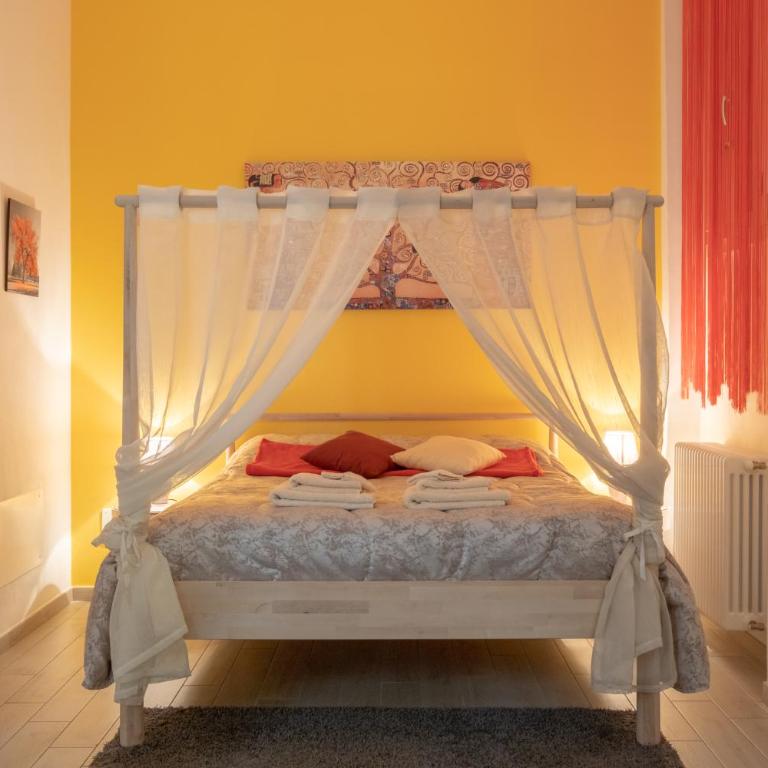 Arpa Apartments Bologna Center - Family Studio with Private Bathroom - 2