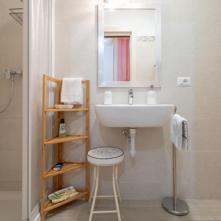 Arpa Apartments Bologna Center - Family Studio with Private Bathroom - 14