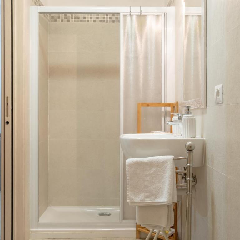 Arpa Apartments Bologna Center - Family Studio with Private Bathroom - 12