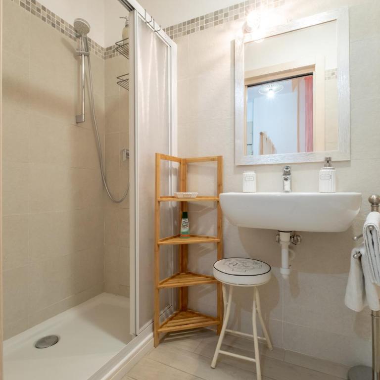 Arpa Apartments Bologna Center - Family Studio with Private Bathroom - 15