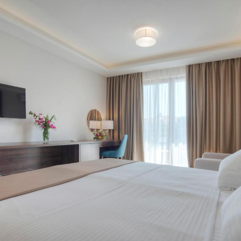 Hotel Twelve by Aycon - Dvokrevetna Soba s Pomoćnim Ležajem - 3