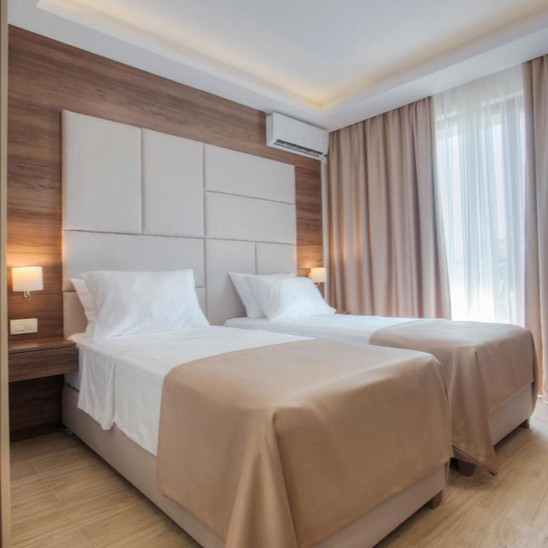 Hotel Twelve by Aycon - Dvokrevetna Soba sa Bračnim Krevetom - 9