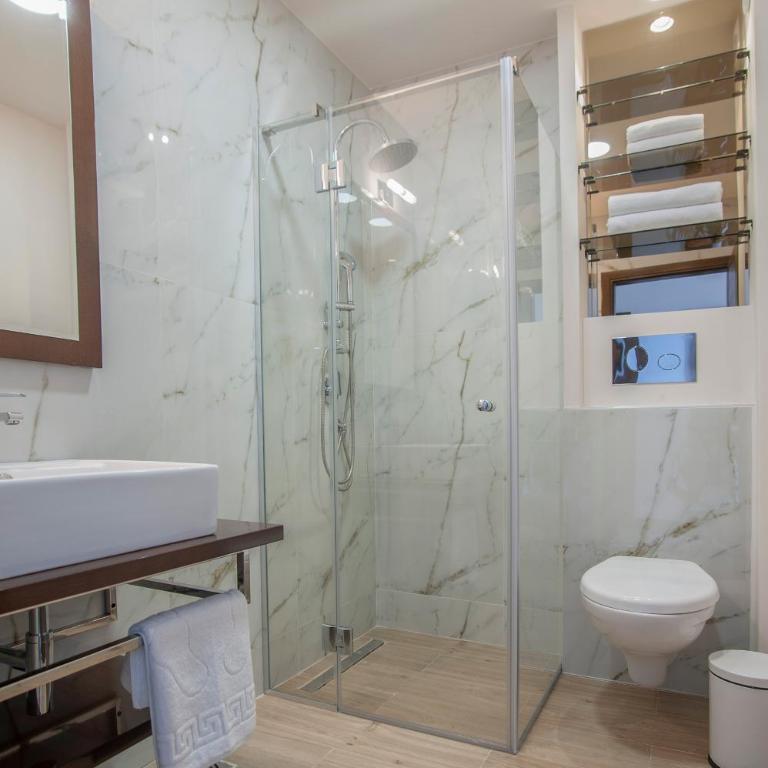 Hotel Twelve by Aycon - Dvokrevetna Soba sa Bračnim Krevetom - 6