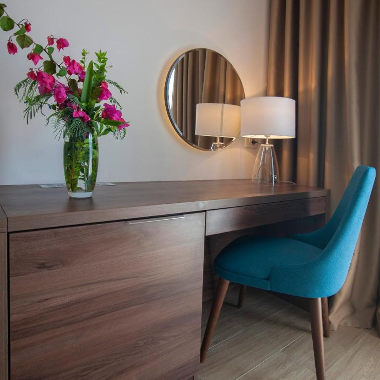 Hotel Twelve by Aycon - Dvokrevetna Soba s Pomoćnim Ležajem - 4