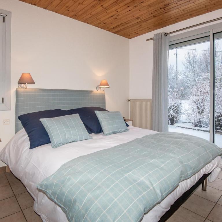"La Combe Fleurie" Appartements & Chambres - Studio avec Terrasse - 3