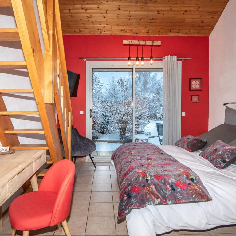 "La Combe Fleurie" Appartements & Chambres - Chambre Familiale avec Terrasse - 3
