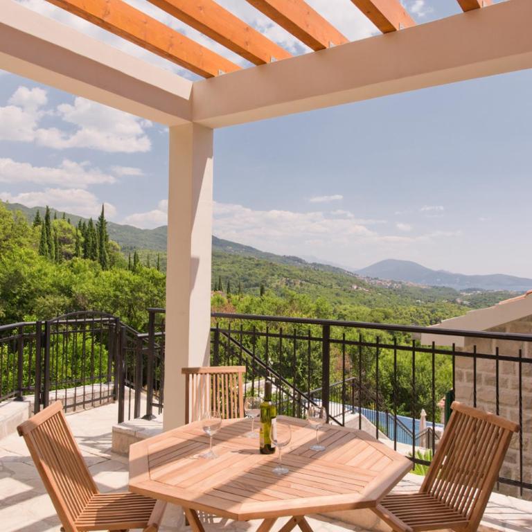 Apartment Olivia - Two-Bedroom Apartment with Pool View - 12