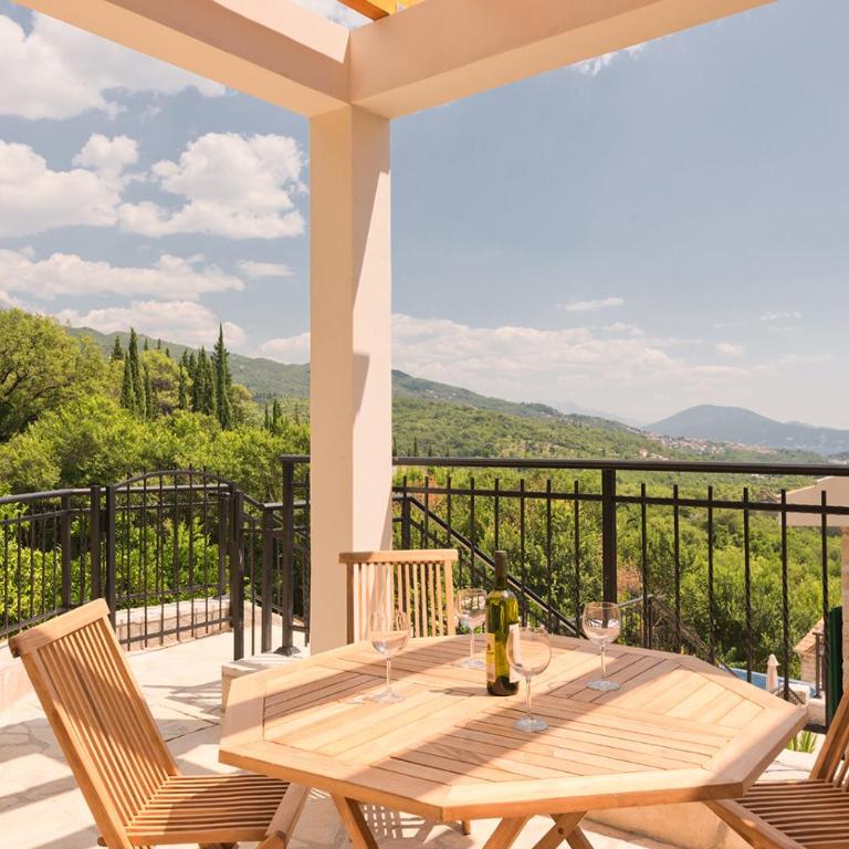 Apartment Olivia - Two-Bedroom Apartment with Pool View - 19