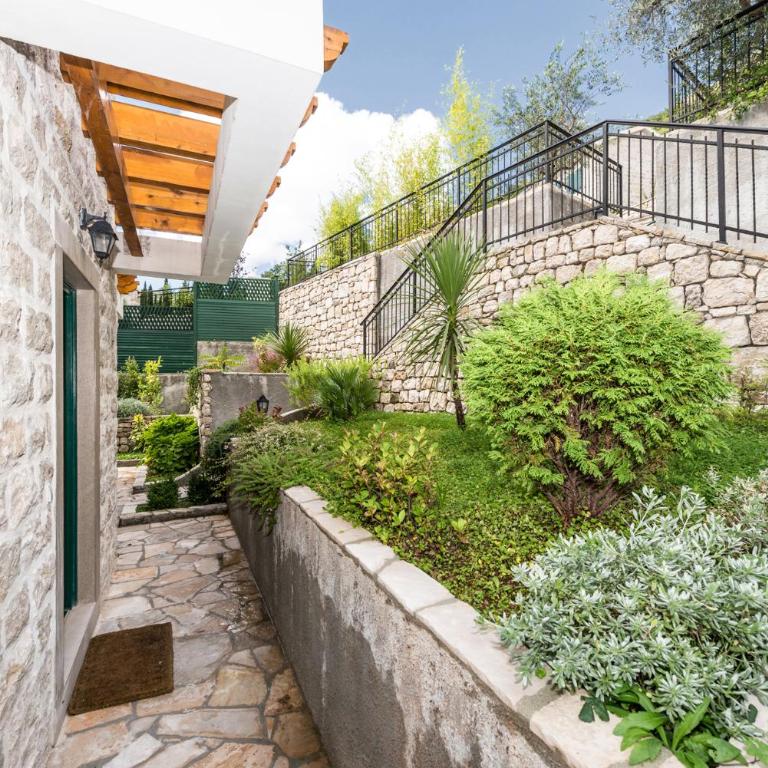 Lavender house with shared pool - Villa - 10