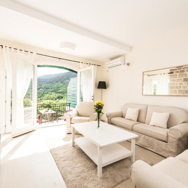 Lavender house with shared pool - Villa - 2