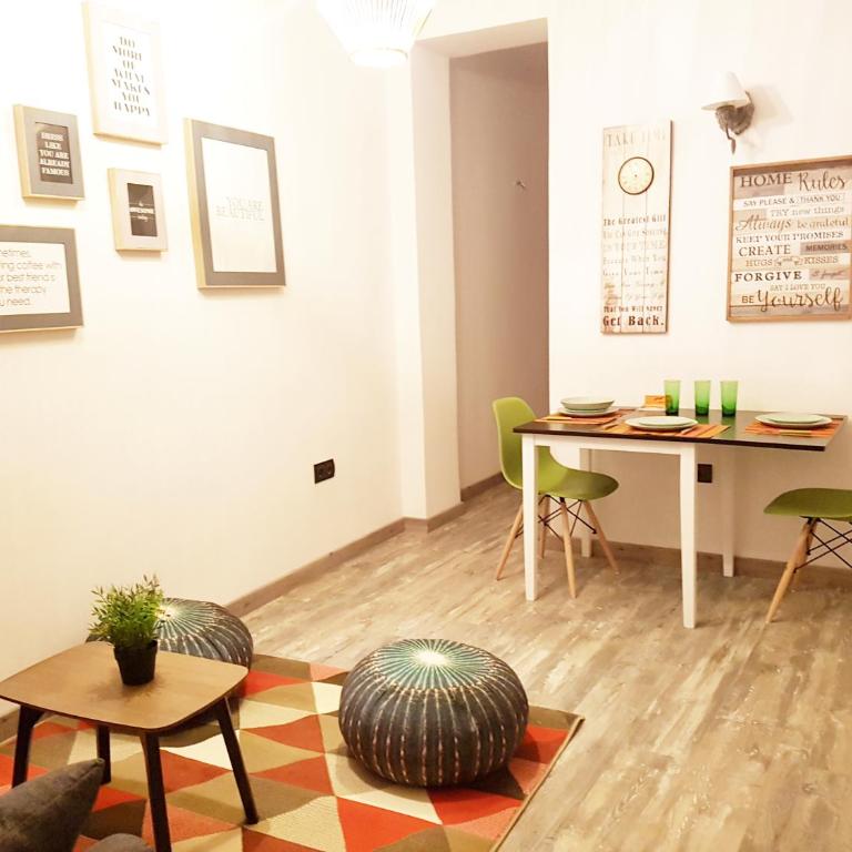 Andrada's ROOMS Plaza Toros - Standard Double Room with Shared Bathroom - 1