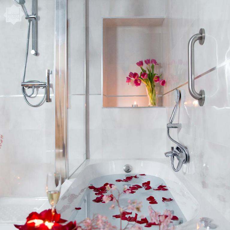 Hotel Plaza Cavana - Habitación Doble con bañera de hidromasaje - Paquete romántico - 1