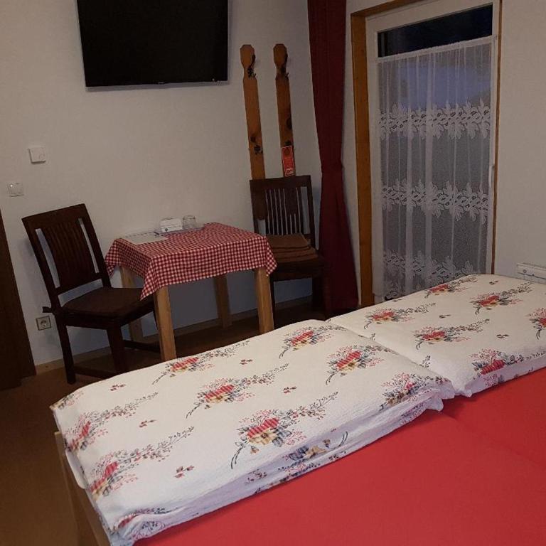 Pension Haus Rohrmoser - Doppelzimmer mit Balkon - 4