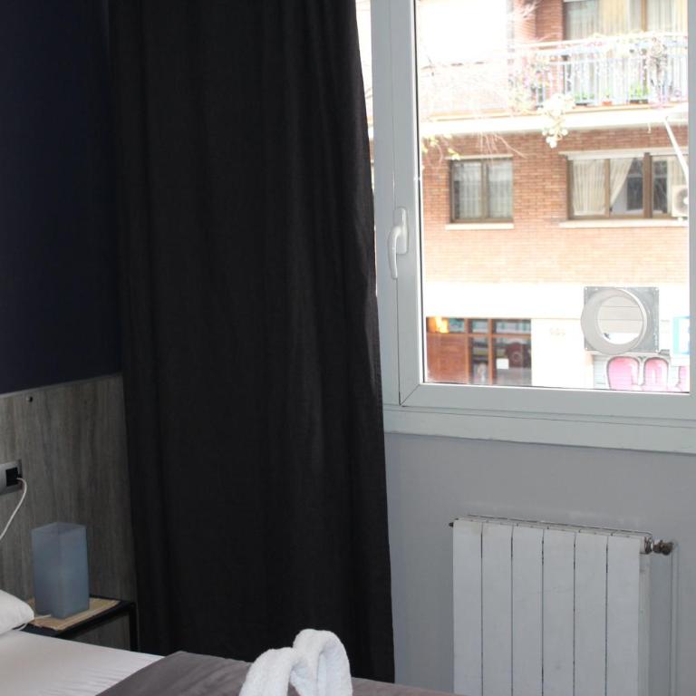 BCN Condal Hostal - Double or Twin Room with Shared Bathroom - 7