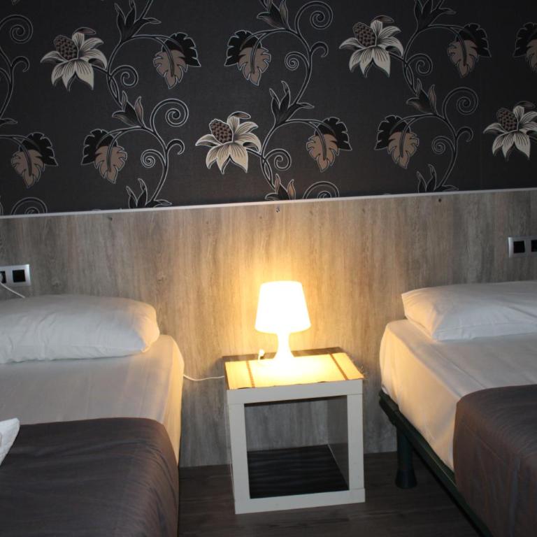 BCN Condal Hostal - Double or Twin Room with Shared Bathroom - 10