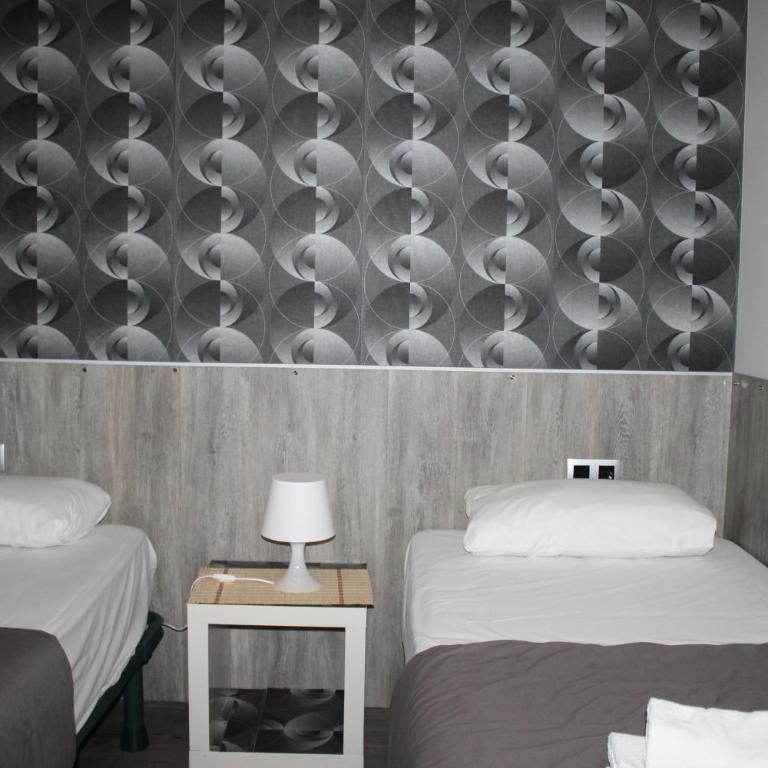 BCN Condal Hostal - Double or Twin Room with Shared Bathroom - 14