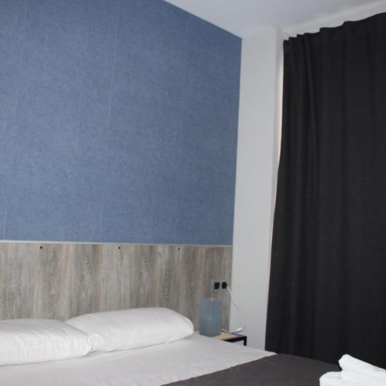 BCN Condal Hostal - Double or Twin Room with Shared Bathroom - 22