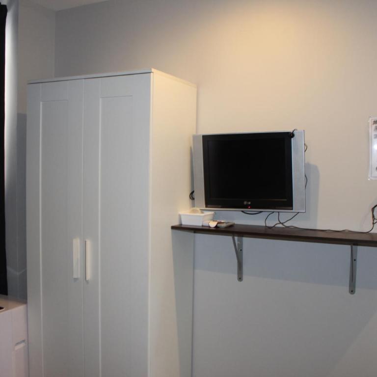 BCN Condal Hostal - Double or Twin Room with Shared Bathroom - 28