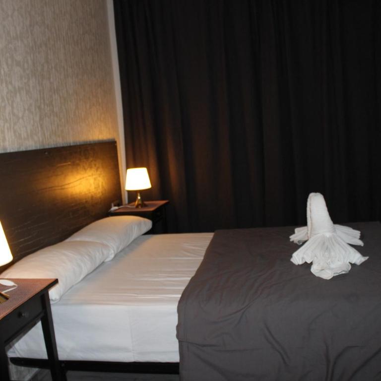 BCN Condal Hostal - Superior Double Room - 6