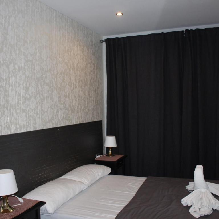 BCN Condal Hostal - Superior Double Room - 8