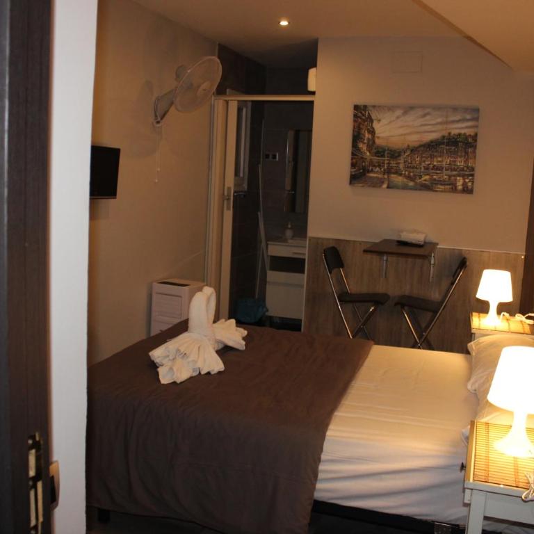 BCN Condal Hostal - Superior Double Room - 9