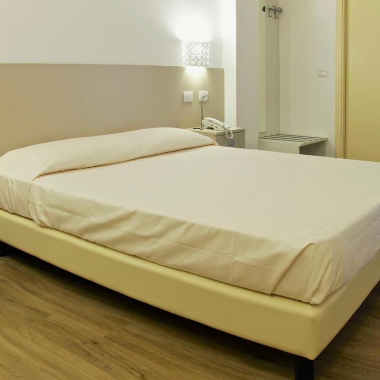 Hotel Nettuno - Camera Matrimoniale Comfort con Balcone - 2