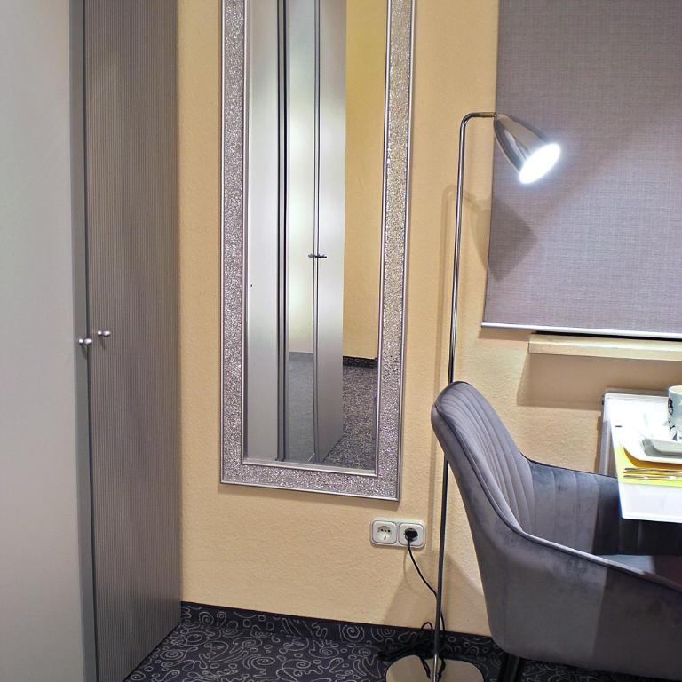 Lion Homestay Munich - Zimmer mit Kingsize-Bett - 4