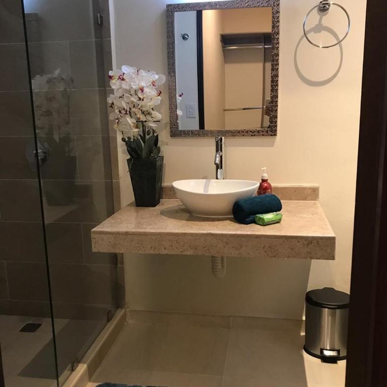Beautiful 3 BR/3.5 bath Home@Selvanova - Villa - 14